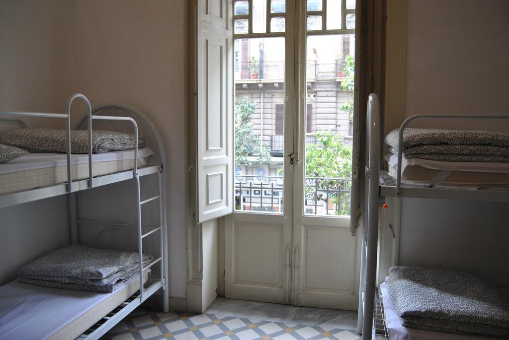 On The Way Hostel Palerme Extérieur photo